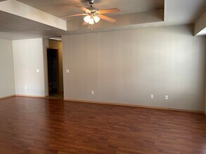 184 W Nicholas St in Republic, MO - Foto de edificio - Building Photo