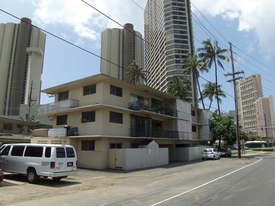 2450 Date St in Honolulu, HI - Building Photo