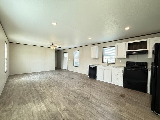 204 Linda St in Conroe, TX - Building Photo - Building Photo