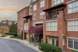 Brookwood Place On Peachtree in Atlanta, GA - Building Photo - Building Photo