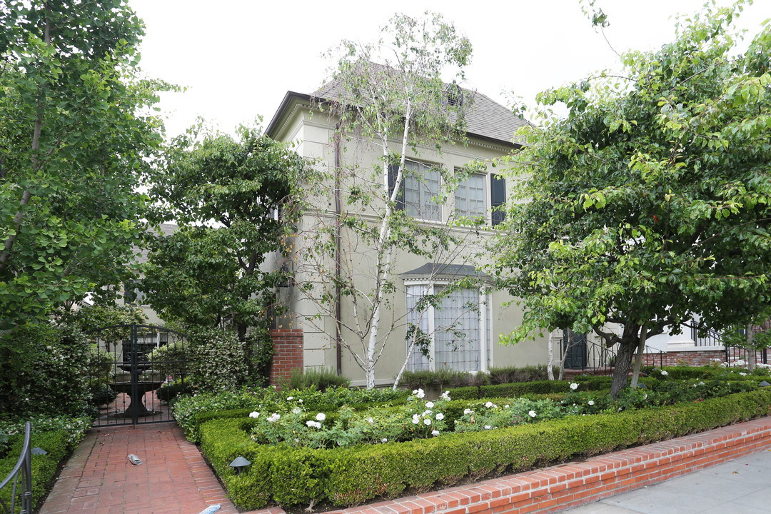 153 S Reeves Dr in Beverly Hills, CA - Building Photo