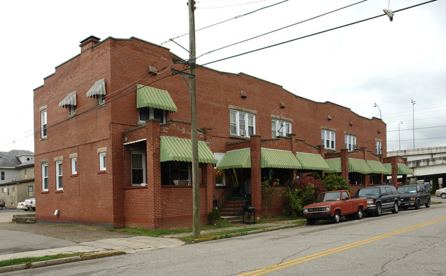 100 Wyoming St in Charleston, WV - Foto de edificio - Building Photo