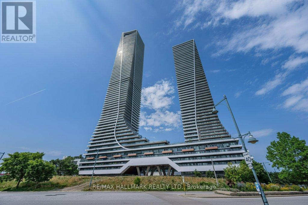 30 Shore Breeze Dr in Toronto, ON - Building Photo