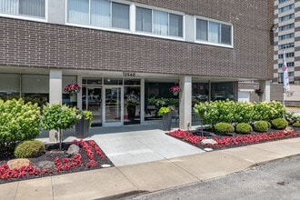 Marine Towers West in Lakewood, OH - Foto de edificio - Building Photo