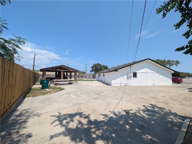 5201 Hitching Post Ln in Corpus Christi, TX - Building Photo - Building Photo