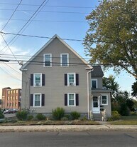 27 W Center St in Southington, CT - Building Photo