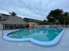 950 Hillcrest Dr in Hollywood, FL - Building Photo - Building Photo