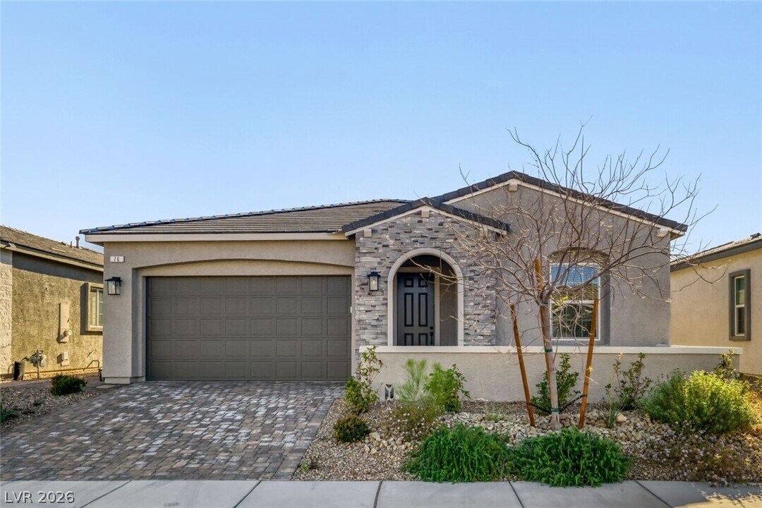 76 Tatahatso Pt St in Henderson, NV - Building Photo