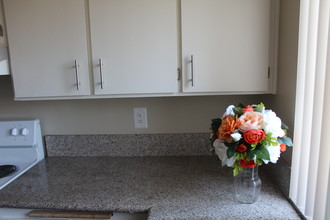 Villa Pacific Apartments in Oceanside, CA - Building Photo - Building Photo