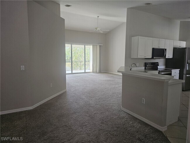 11008 Mill Creek Way in Ft. Myers, FL - Building Photo - Building Photo