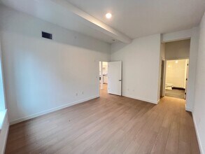 141 Christopher Columbus Dr in Jersey City, NJ - Building Photo - Building Photo