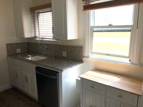 7007 Willoughby Ave in Los Angeles, CA - Building Photo - Building Photo