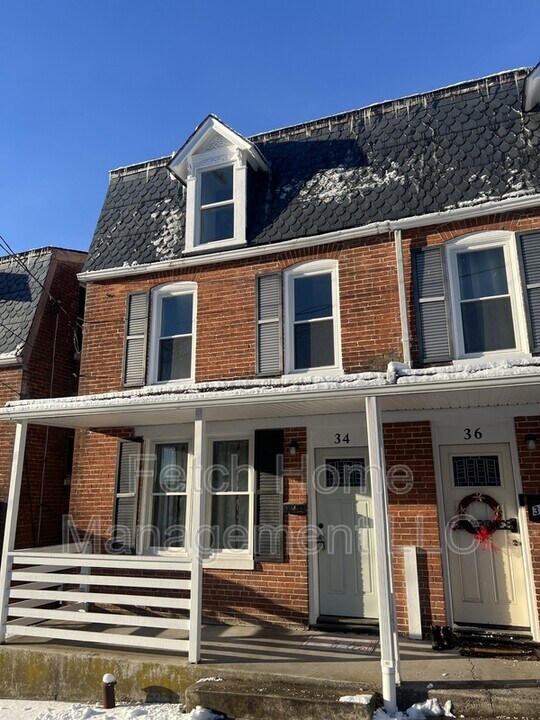 34 N Lee St in Hallam, PA - Building Photo