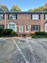 1419 King Charles Dr in Clemmons, NC - Building Photo