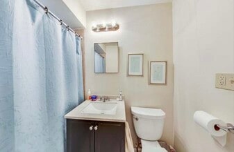 2800 Manor Ln, Unit Manor Unit B in Park Ridge, IL - Foto de edificio - Building Photo