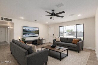 8102 E Whitton Ave in Scottsdale, AZ - Building Photo - Building Photo