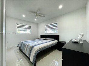 7600 Hope St in Hollywood, FL - Building Photo - Building Photo