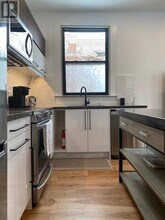 109 Charlton Ave W in Hamilton, ON - Building Photo - Building Photo