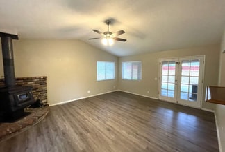 20817 Calwood St in Santa Clarita, CA - Foto de edificio - Building Photo