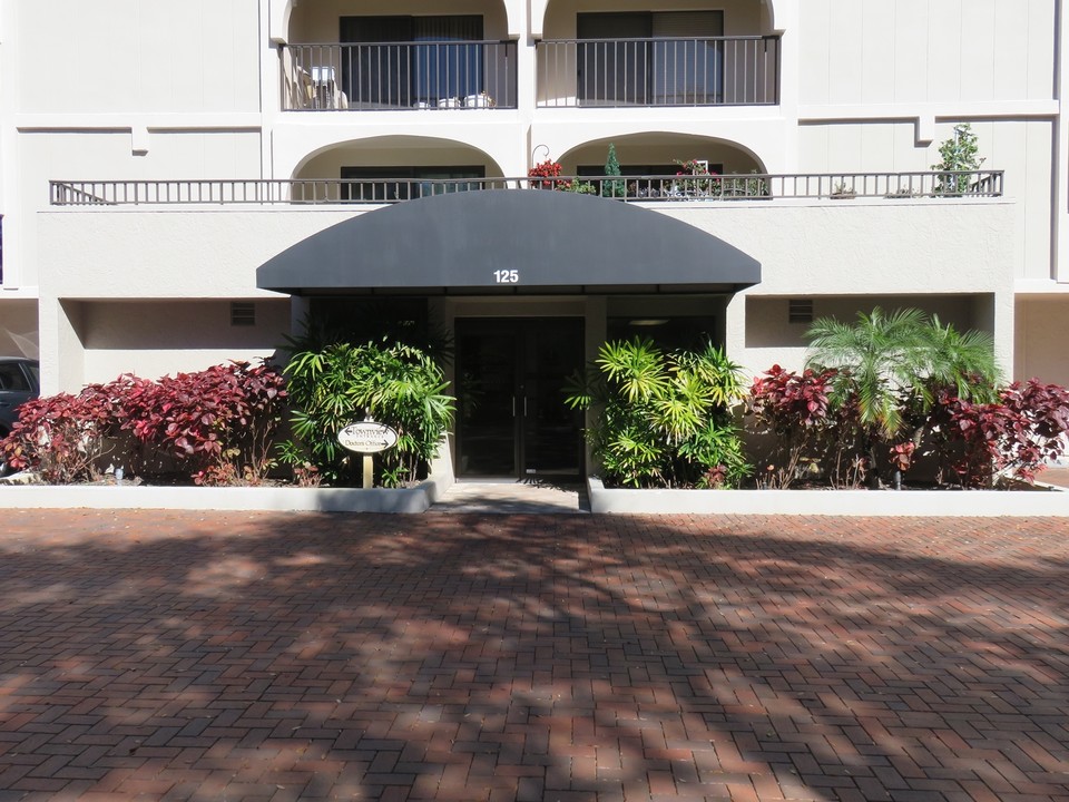 Town View Condominium in St Pete Beach, FL - Foto de edificio