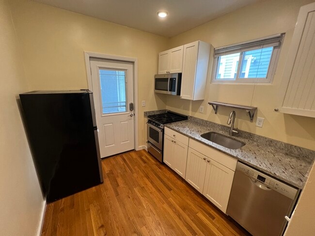 2 Otis St