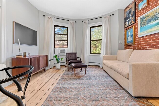 81 E Brookline St in Boston, MA - Building Photo - Building Photo