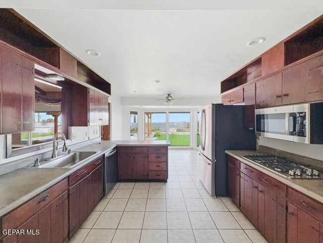 9000 Rancich St in El Paso, TX - Building Photo - Building Photo