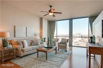 900 20th Ave S-Unit -Apt 807 in Nashville, TN - Foto de edificio - Building Photo