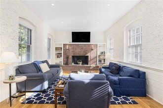 8 Brenton Rd in Newport, RI - Foto de edificio - Building Photo