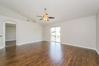 8364 Greystone Dr in Lakeland, FL - Foto de edificio - Building Photo