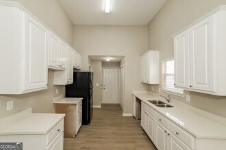 320 Buffington Dr in Union City, GA - Building Photo - Building Photo