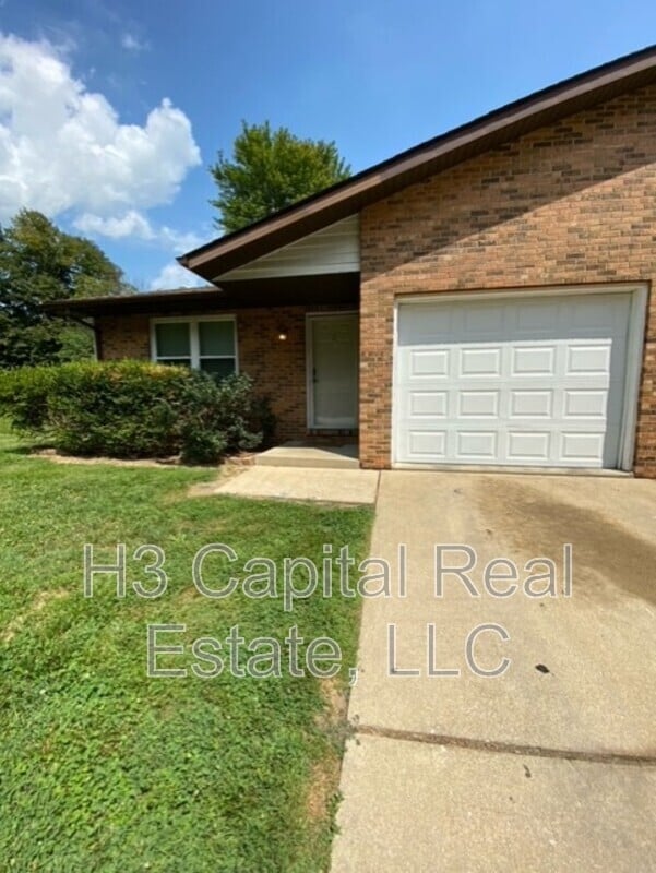property at 2 Innsbruck Ln