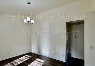 72 E Lytton St in Sonora, CA - Foto de edificio - Building Photo