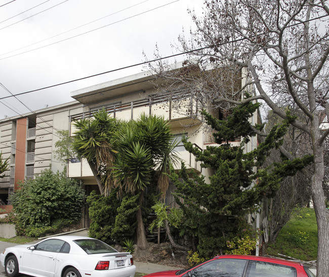 36 Moss Ave in Oakland, CA - Foto de edificio - Building Photo