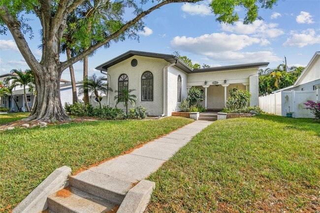 3120 S Julia Cir in Tampa, FL - Building Photo - Building Photo