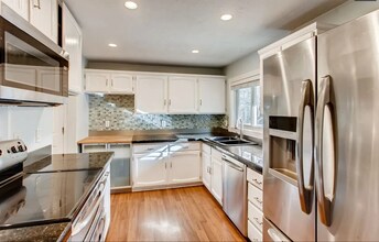 5062 SW Freeman Ct in Portland, OR - Building Photo - Building Photo