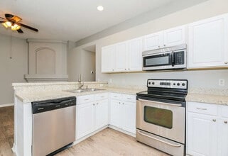 4592 Misty Dawn Ct N in Jacksonville, FL - Foto de edificio - Building Photo