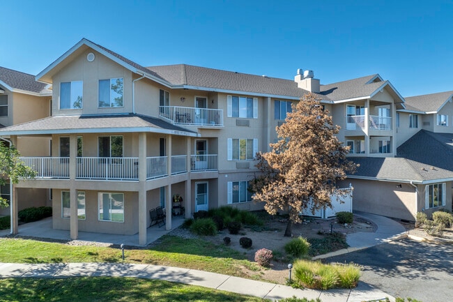 Holiday Sky Peaks in Reno, NV - Building Photo - Building Photo