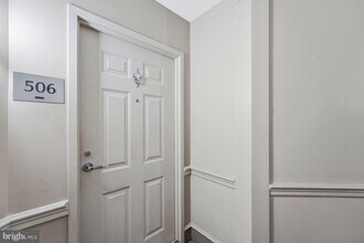 11800 Sunset Hills Rd in Reston, VA - Foto de edificio - Building Photo