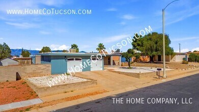 7461 E Victoria Dr in Tucson, AZ - Building Photo - Building Photo