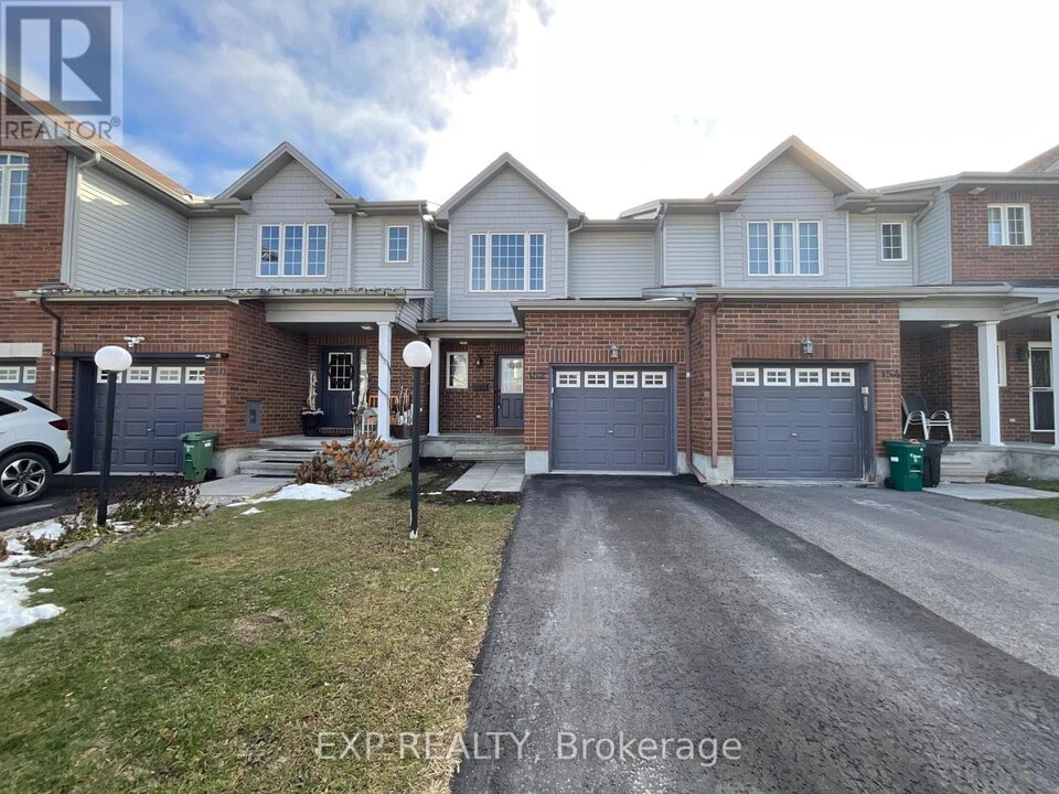 152 Maravista Dr in Ottawa, ON - Building Photo