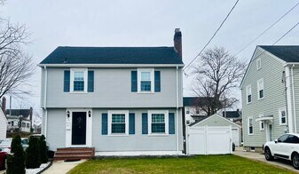 80 Mauran St in Cranston, RI - Building Photo