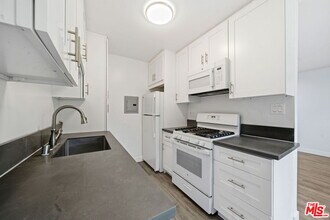 2636 Kansas Ave in Santa Monica, CA - Building Photo - Building Photo