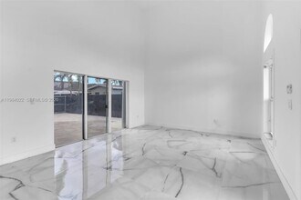 14848 SW 180th St in Miami, FL - Foto de edificio - Building Photo