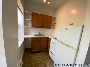 63 S Huntington Ave, Unit 5 in Boston, MA - Building Photo - Building Photo