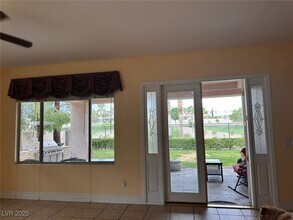 141 Cliff Valley Dr in Las Vegas, NV - Building Photo - Building Photo