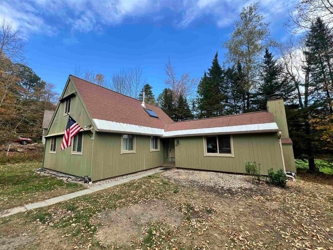 112 Greensward Dr in Grantham, NH - Foto de edificio - Building Photo