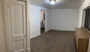 257 Thompson Ave in Donora, PA - Foto de edificio - Building Photo