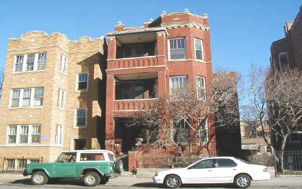 2056 W Augusta Blvd in Chicago, IL - Building Photo - Building Photo