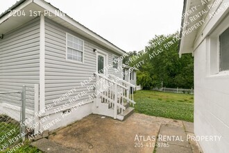 2204 1st Pl NW in Center Point, AL - Foto de edificio - Building Photo